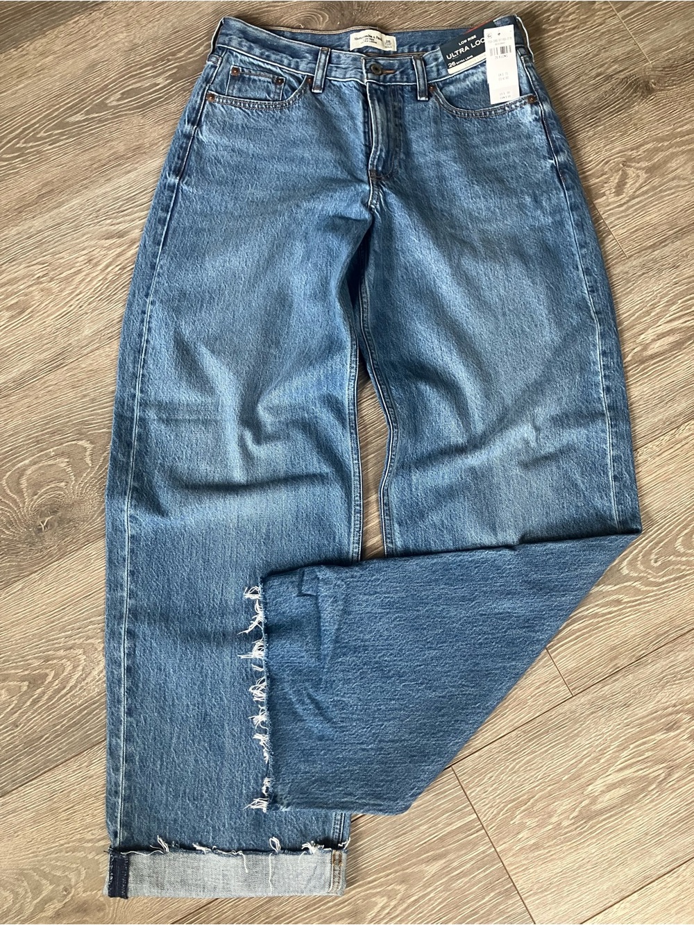 ✨NWT✨Abercrombie & Fitch Low Rise Ultra Loose Jeans, Sz 26